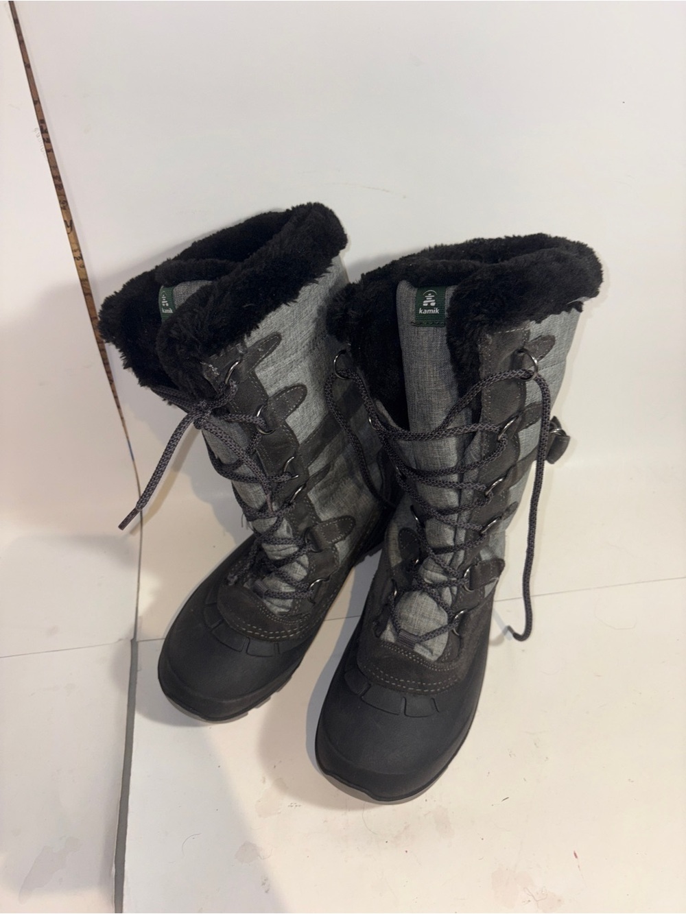 Kamik Womens Fluffy Boots Size 8 Alley 2 Black As Pictured